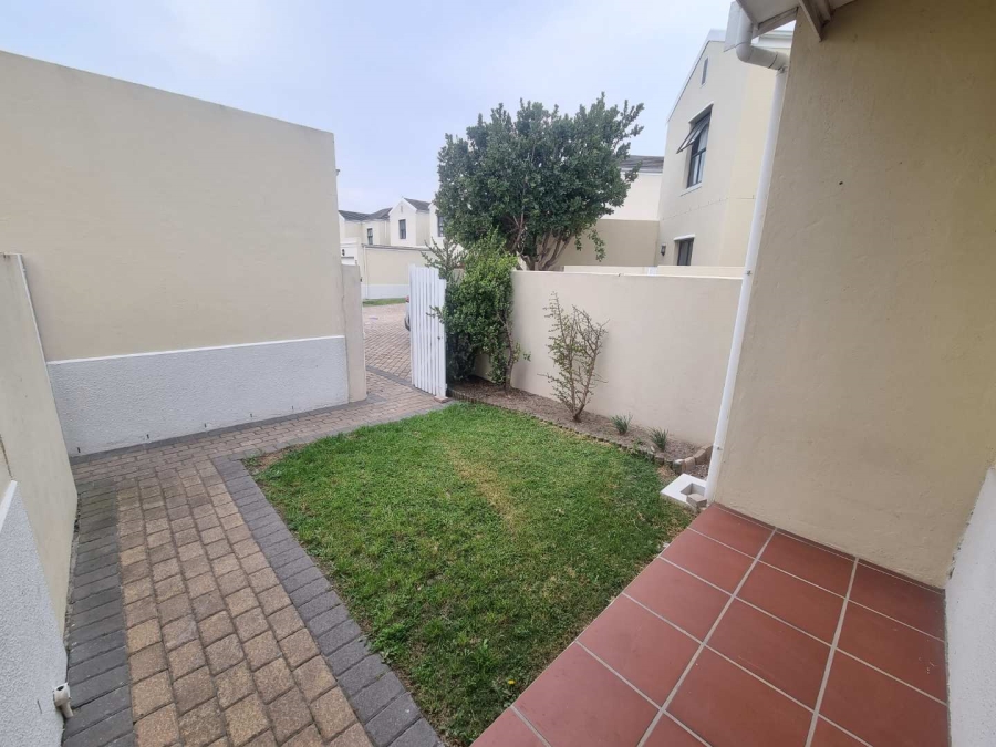 To Let 2 Bedroom Property for Rent in Royal Ascot Western Cape
